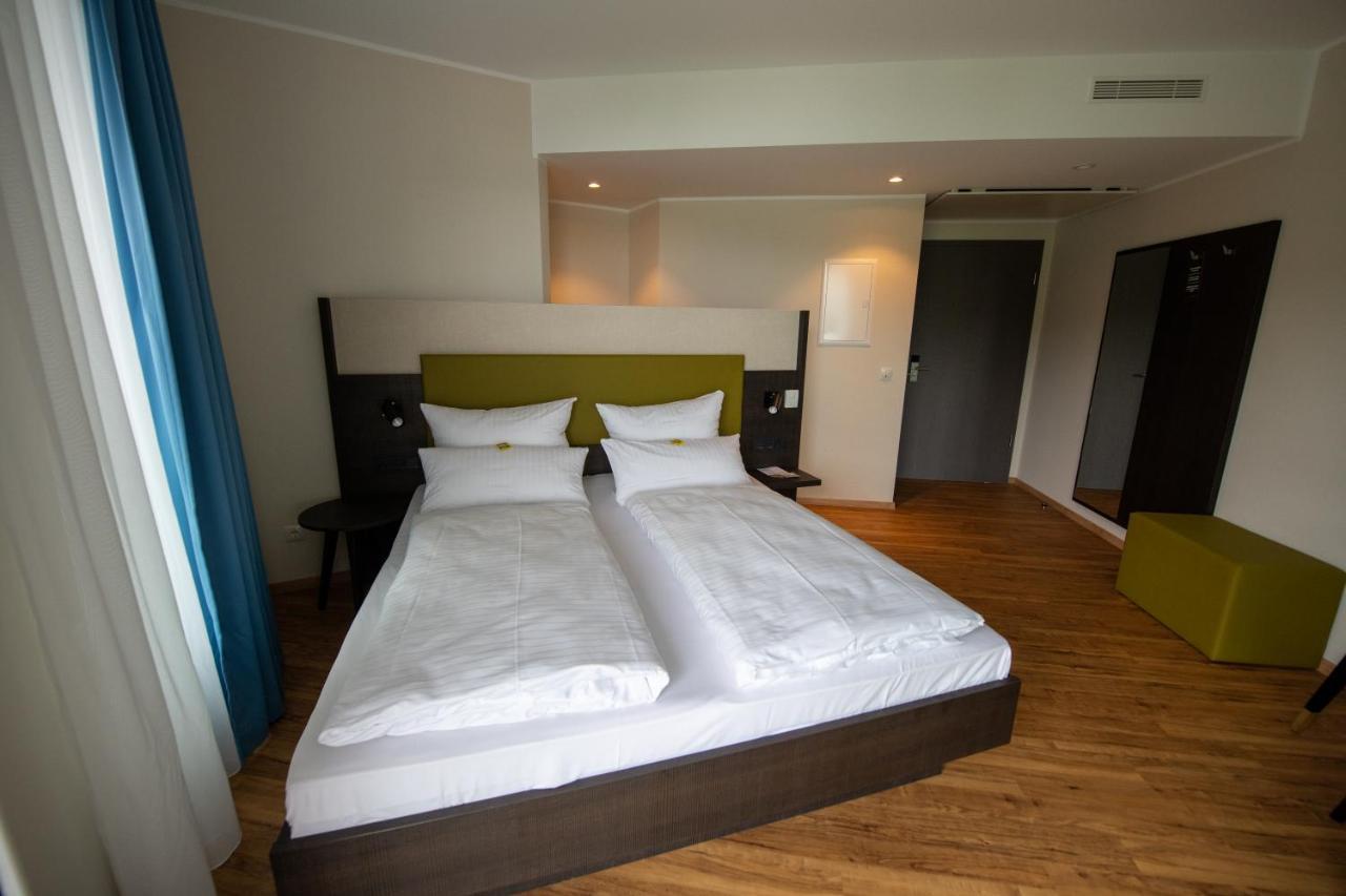 Einstein Hotel Am Roemerpark Andernach Esterno foto