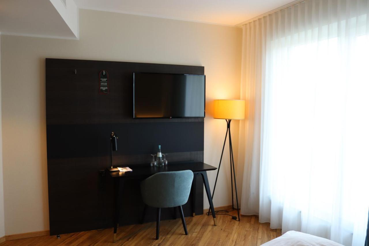 Einstein Hotel Am Roemerpark Andernach Esterno foto
