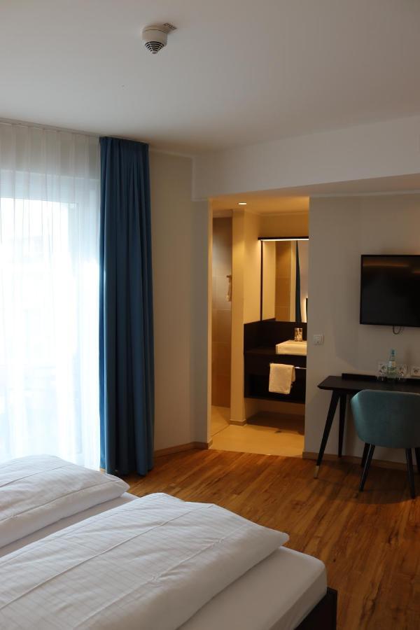 Einstein Hotel Am Roemerpark Andernach Esterno foto