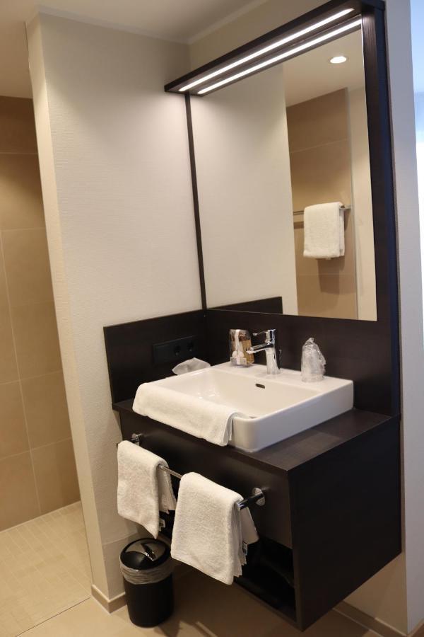Einstein Hotel Am Roemerpark Andernach Esterno foto
