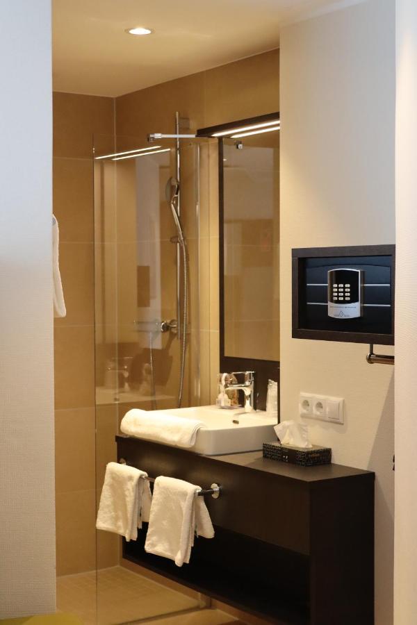 Einstein Hotel Am Roemerpark Andernach Esterno foto